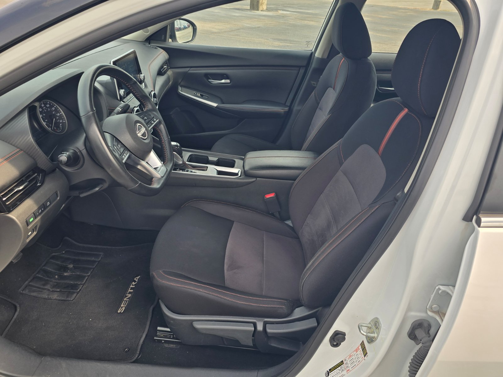 Used 2025 Nissan Sentra SR w/ Midnight Edition FWD image 12