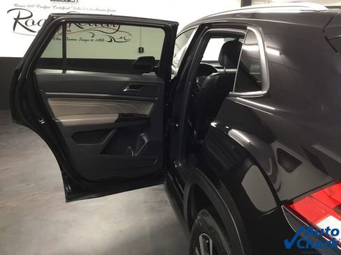 Used 2021 Volkswagen Atlas Cross Sport SE image 29