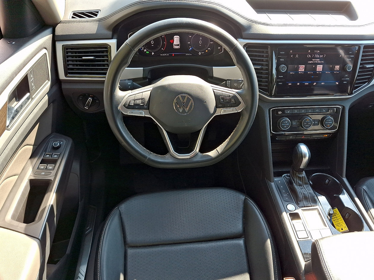 Certified 2022 Volkswagen Atlas SE w/ Black Wheel Package FWD image 11