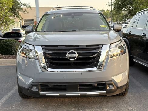 Used 2022 Nissan Pathfinder Platinum w/ Cargo Package AWD/4WD image 2
