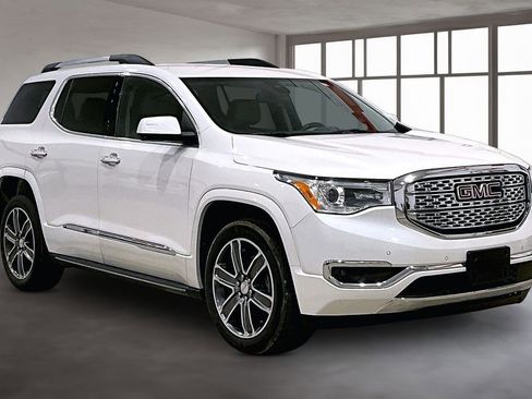 Used 2017 GMC Acadia Denali w/ Technology Package FWD image 6