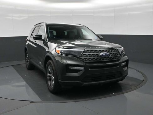 Used 2023 Ford Explorer XLT w/ Equipment Group 202A image 2