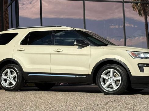 Used 2018 Ford Explorer XLT w/ Equipment Group 201A FWD image 16