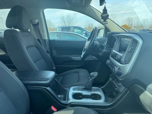 Used 2022 Chevrolet Colorado LT w/ LT Convenience Package image 5