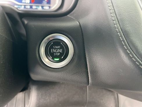 Used 2022 Chevrolet Suburban Z71 image 17