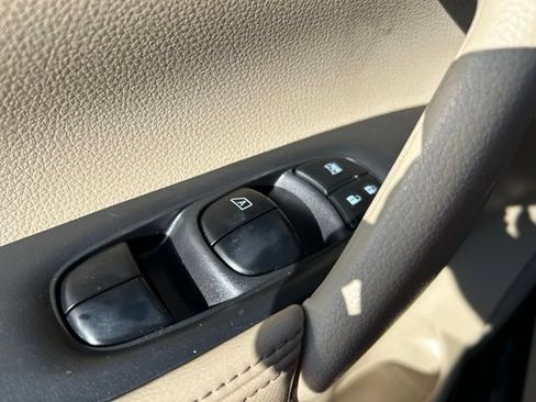 Used 2015 Nissan Rogue S AWD/4WD image 27