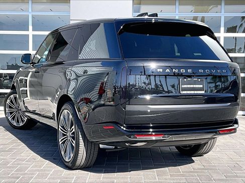 New 2026 Land Rover Range Rover Long Wheelbase SE image 3