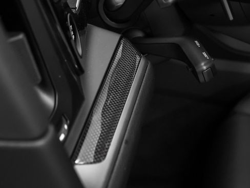 Used 2025 Porsche Cayenne image 28