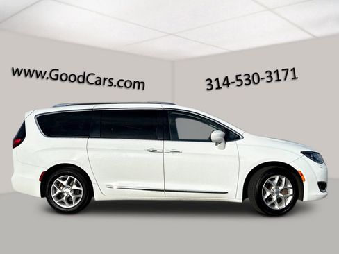 Used 2019 Chrysler Pacifica Touring-L w/ Tire & Wheel Group image 3