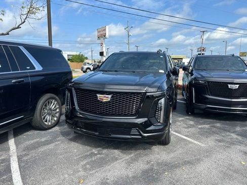 Used 2025 Cadillac Escalade ESV Sport Platinum AWD/4WD image 2