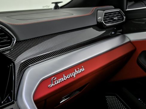 Used 2021 Lamborghini Urus AWD/4WD image 40