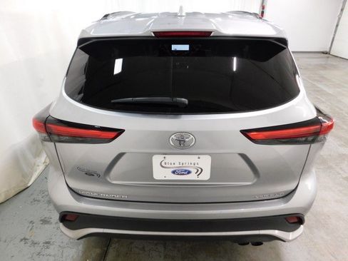 Used 2023 Toyota Highlander XSE image 4