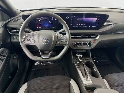 Used 2025 Buick Envista Preferred w/ Convenience I Package FWD image 25
