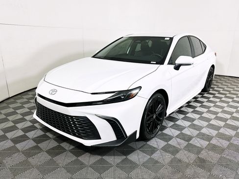 Certified 2025 Toyota Camry SE FWD image 7
