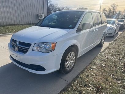 Used 2018 Dodge Grand Caravan SE w/ UConnect Hands-Free Group