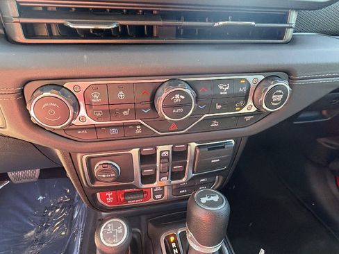 Used 2025 Jeep Wrangler Unlimited Rubicon 4xe w/ Convenience Group image 33