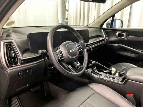 Used 2024 Kia Sorento S w/ Panoramic Sunroof Package image 8