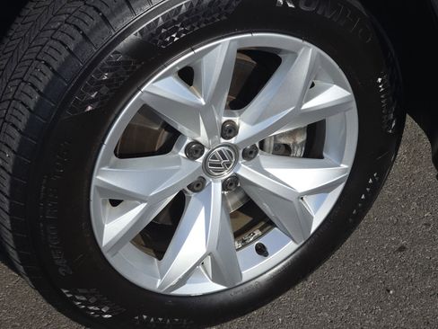 Used 2018 Volkswagen Atlas Launch Edition image 10