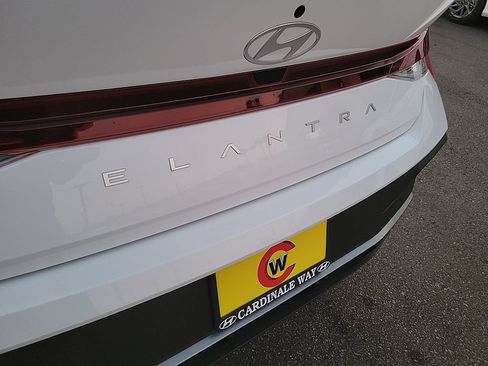 Used 2026 Hyundai Elantra SE FWD image 34