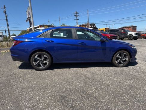 Used 2023 Hyundai Elantra SEL w/ Convenience Package FWD image 7