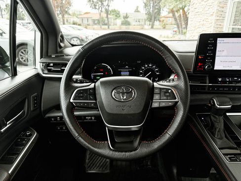 Used 2024 Toyota Sienna XSE w/ XSE Premium Package FWD image 18