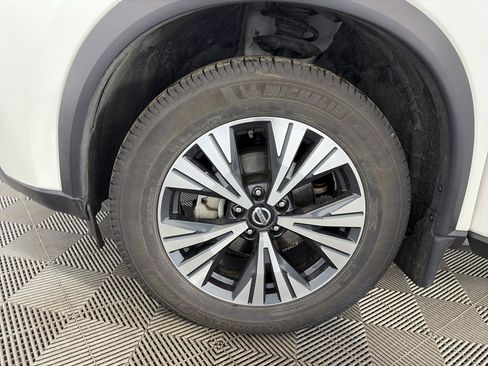 Used 2021 Nissan Rogue SV w/ Premium Package image 13