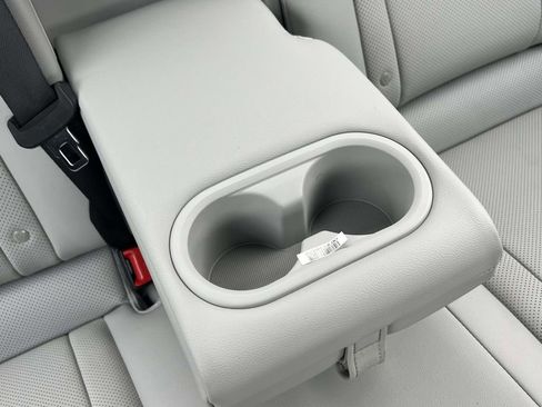 Used 2022 Hyundai Elantra Limited image 18