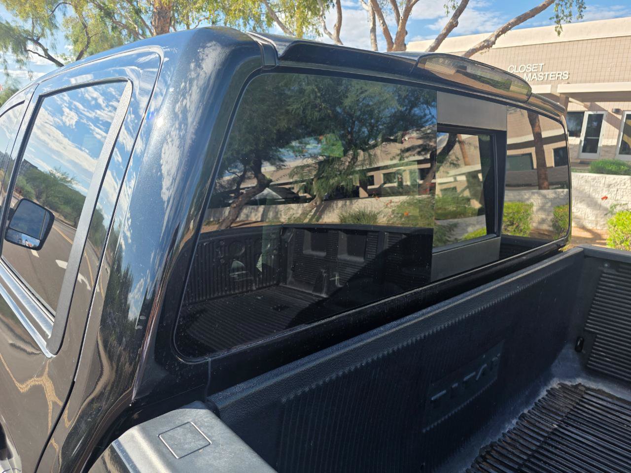 Used 2018 Nissan Titan SV w/ SV Convenience Package AWD/4WD image 9