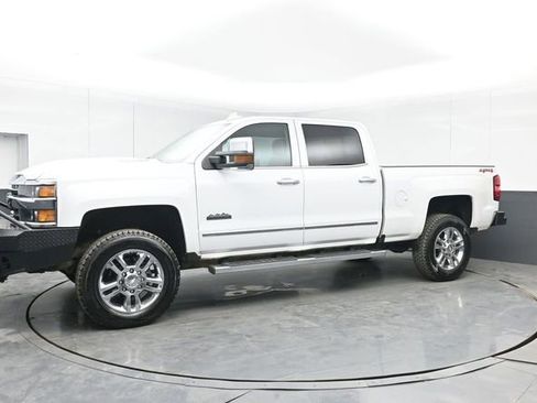 Used 2019 Chevrolet Silverado 2500 High Country w/ Duramax Plus Package image 11