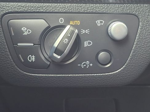 Used 2023 Audi SQ5 Prestige w/ Prestige Package image 38