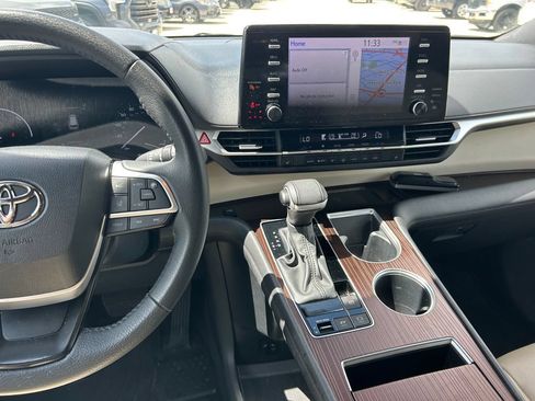 Certified 2023 Toyota Sienna XLE w/ XLE Plus Package FWD image 19