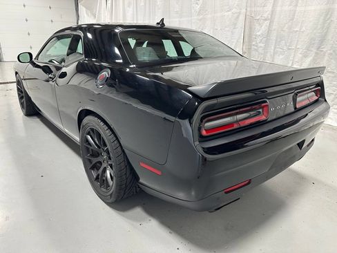 Used 2016 Dodge Challenger SRT Hellcat RWD image 5