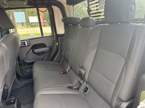 Used 2023 Jeep Gladiator Willys image 11