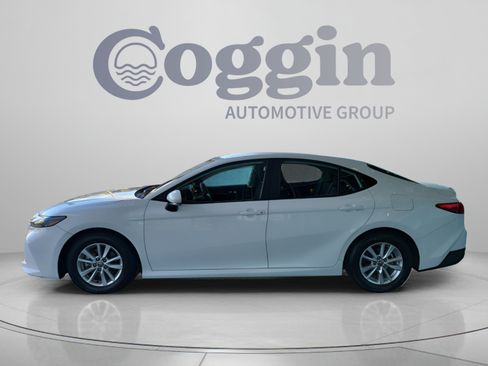 Used 2025 Toyota Camry LE FWD image 3