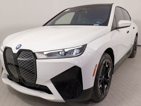 Used 2024 BMW iX xDrive50 w/ Sport Package image 4