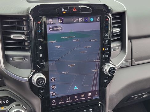 New 2026 RAM 1500 4x4 Crew Cab image 10