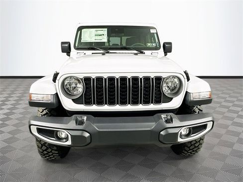 New 2025 Jeep Gladiator Sport image 2