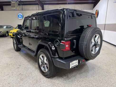 Used 2019 Jeep Wrangler Unlimited Sahara AWD/4WD image 5