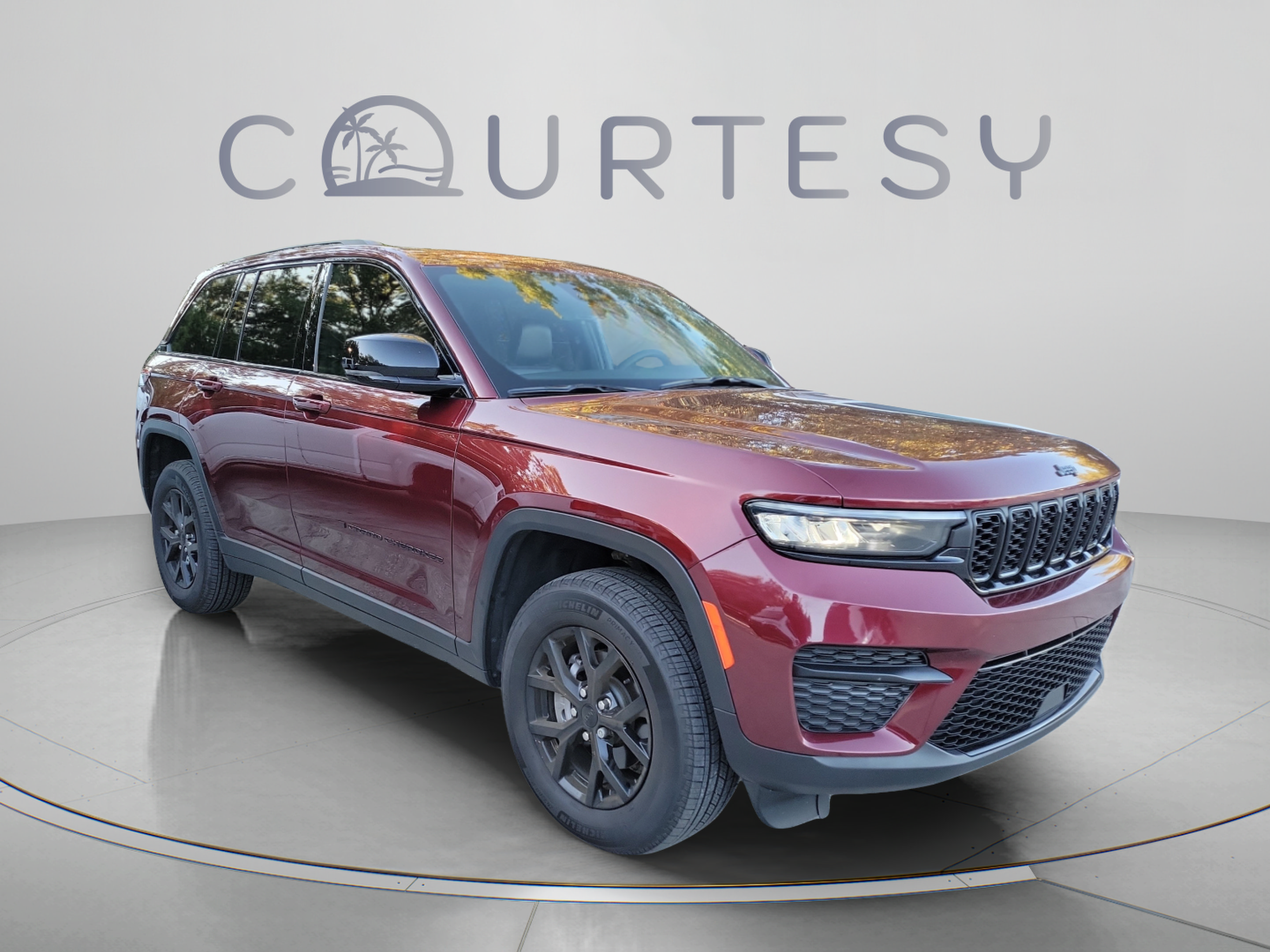 Certified 2025 Jeep Grand Cherokee Altitude AWD/4WD image 4