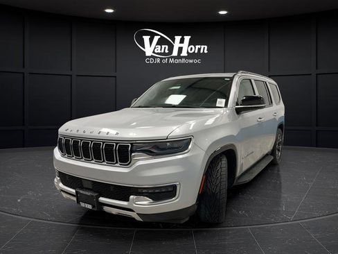 Used 2023 Jeep Wagoneer Series III w/ Preferred Equipment Group AWD/4WD image 7