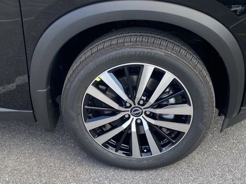 New 2025 Nissan Pathfinder Platinum w/ Black Appearance Package image 11