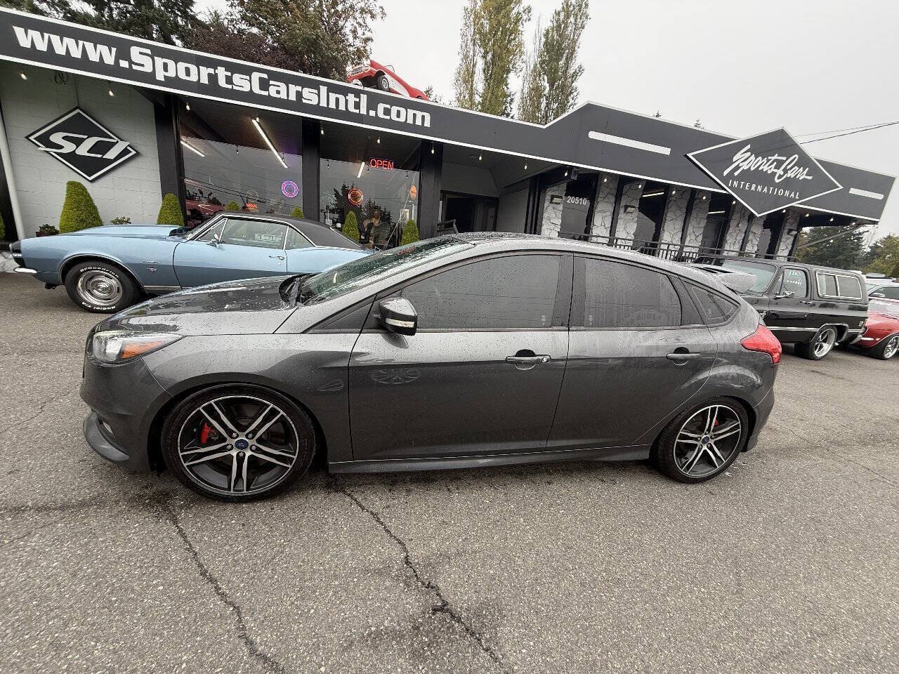 Used 2018 Ford Focus ST FWD image 2