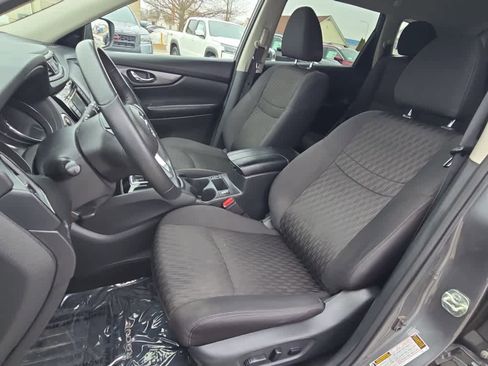 Used 2020 Nissan Rogue SV image 10