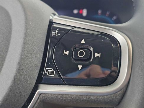 Used 2025 Volvo XC90 B5 Plus w/ Protection Package Premier AWD/4WD image 30