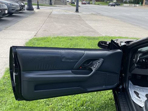 Used 1995 Chevrolet Camaro Z28 RWD image 5