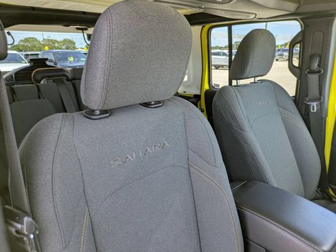 Used 2024 Jeep Wrangler Unlimited Sahara AWD/4WD image 32