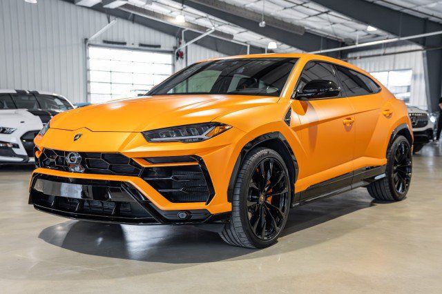 Used 2022 Lamborghini Urus AWD/4WD image 2