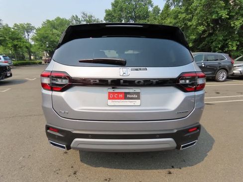 New 2025 Honda Pilot Touring image 5