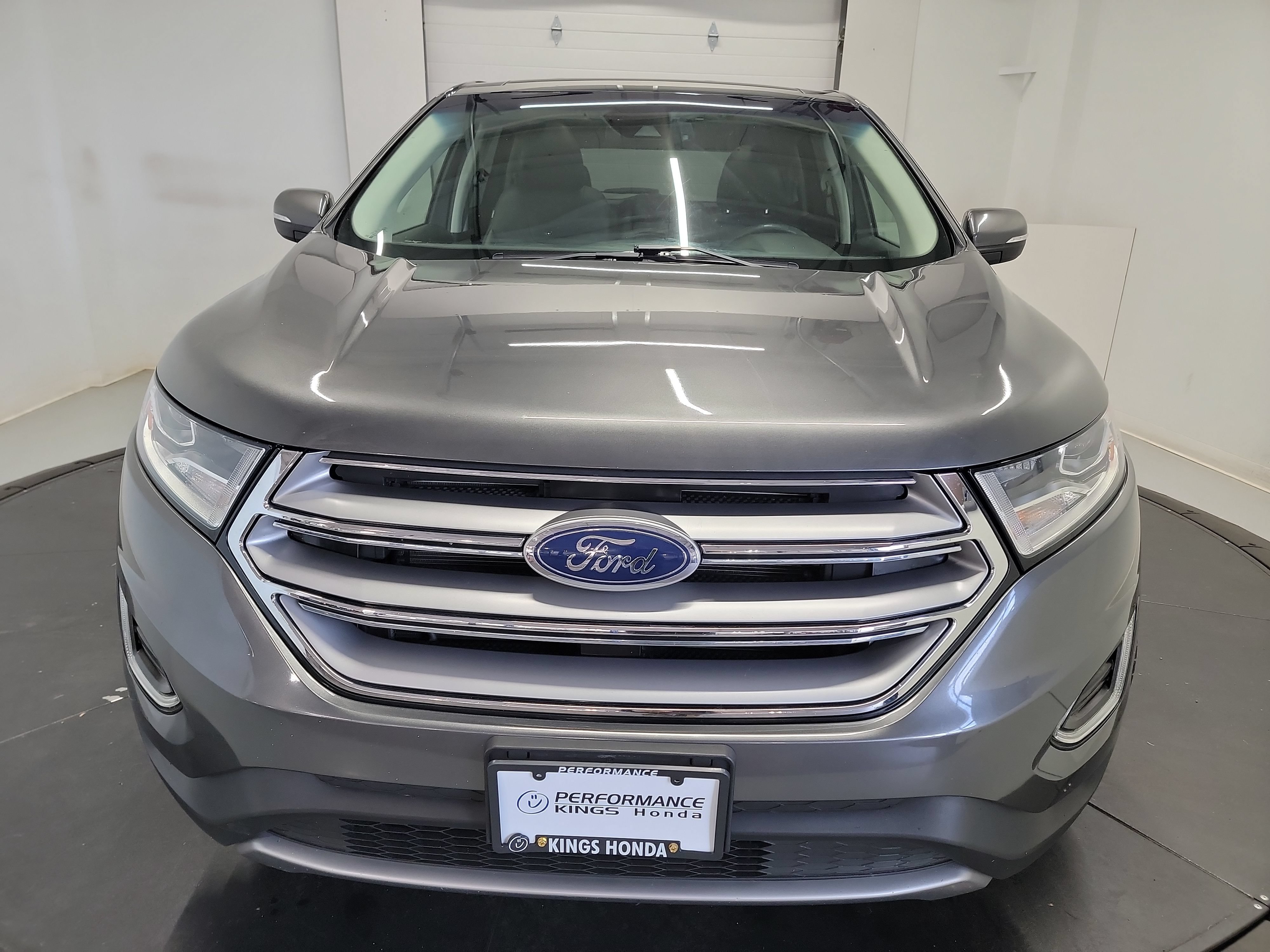Used 2018 Ford Edge Titanium w/ Equipment Group 301A AWD/4WD image 2