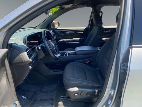 Used 2024 Chevrolet Traverse LT AWD/4WD image 9
